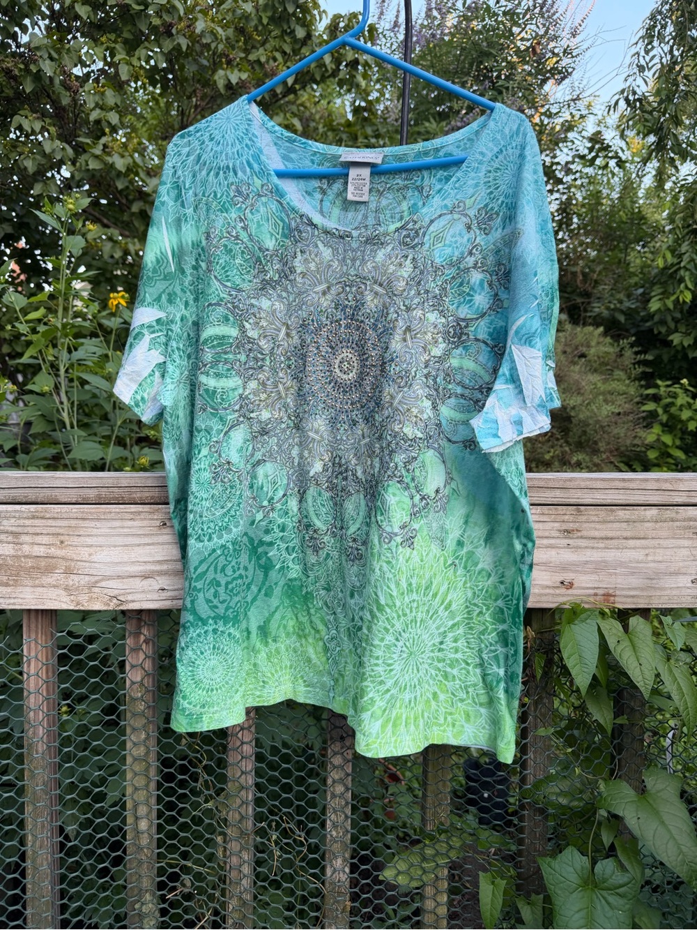Catherine’s Flowy Shortsleeved Rhinestones Center Circle Flutter Top 2X 22/24W